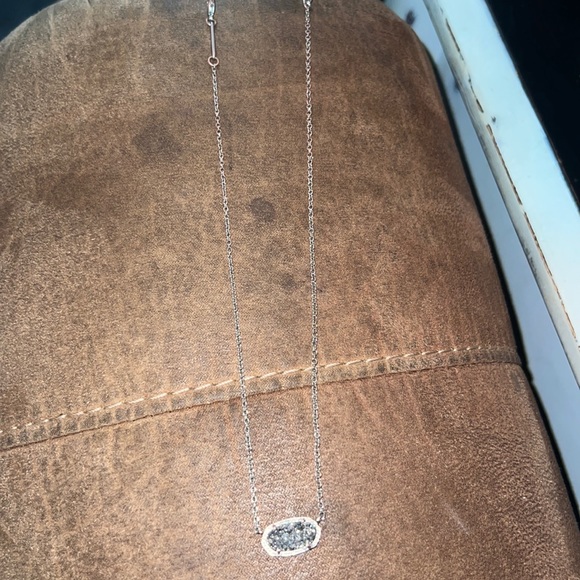 black/silver kendra scott necklace - Picture 2 of 4
